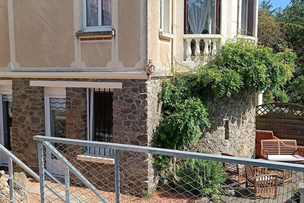 Gite De Charme Atypique Vue Panoramique Montrevault Exterior foto